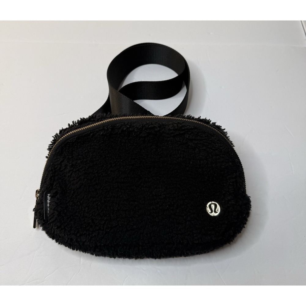 Lululemon Everywhere Belt Bag‎ Black Fuzzy Fleece Strap City Athleisure Running
